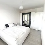 Spacious Flat In Wider Centre Of With Balcony And Free On-street Parking *