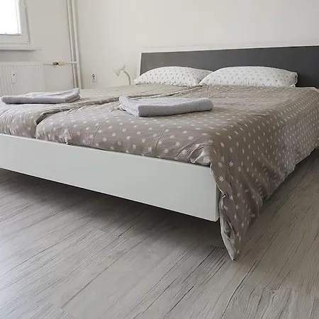 Spacious Flat In Wider Centre Of With Balcony And Free On-street Parking