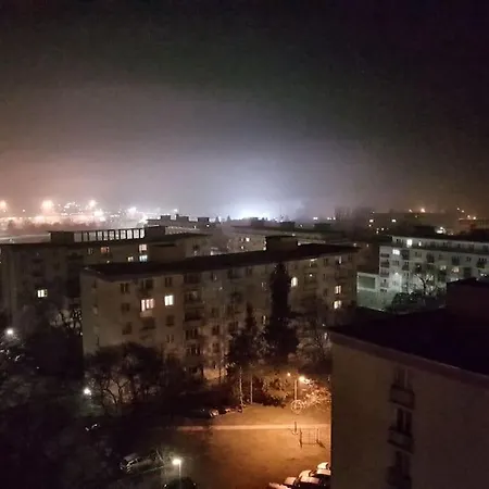 Spacious Flat In Wider Centre Of With Balcony And Free On-street Parking Apartmán Nitra