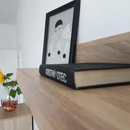 Spacious Flat In Wider Centre Of With Balcony And Free On-street Parking شقة