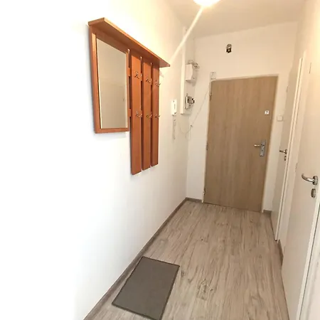 Spacious Flat In Wider Centre Of With Balcony And Free On-street Parking *