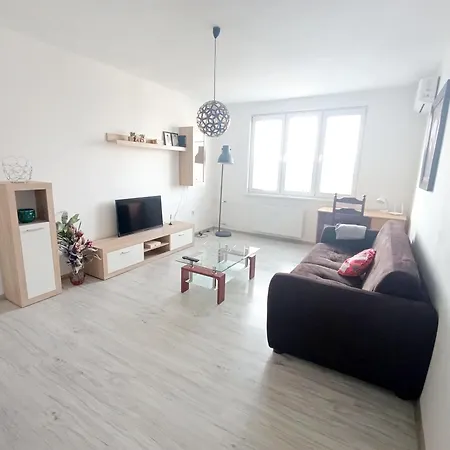 Spacious Flat In Wider Centre Of With Balcony And Free On-street Parking * Nitra