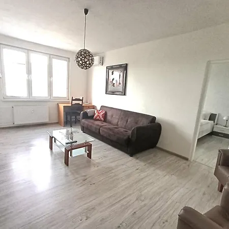 Apartment Spacious Flat In Wider Centre Of With Balcony And Free On-street Parking Nitra