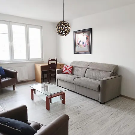 アパート Spacious Flat In Wider Centre Of With Balcony And Free On-street Parking ニトラ